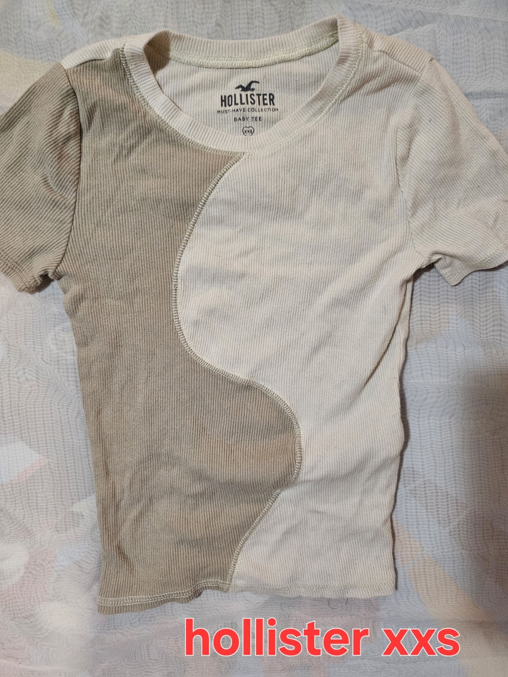 Hollister Beige and Cream Ribbed Wave Short Sleeve Tee